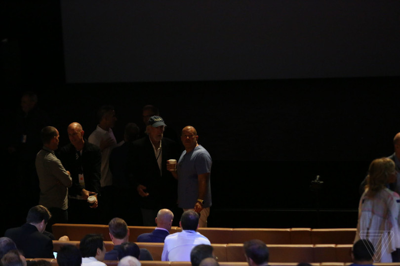 iPhone X giá từ 999 USD, lên kệ vào 3/11 ảnh 93