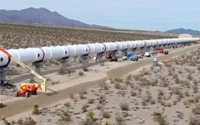 Tỷ phú Elon Musk với tham vọng xây đường ống vận chuyển cao tốc (ảnh: Business Insider)