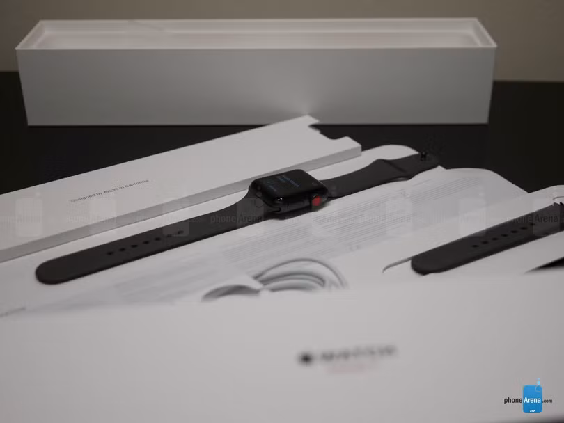 Mở hộp đồng hồ thông minh Apple Watch 3 ảnh 2