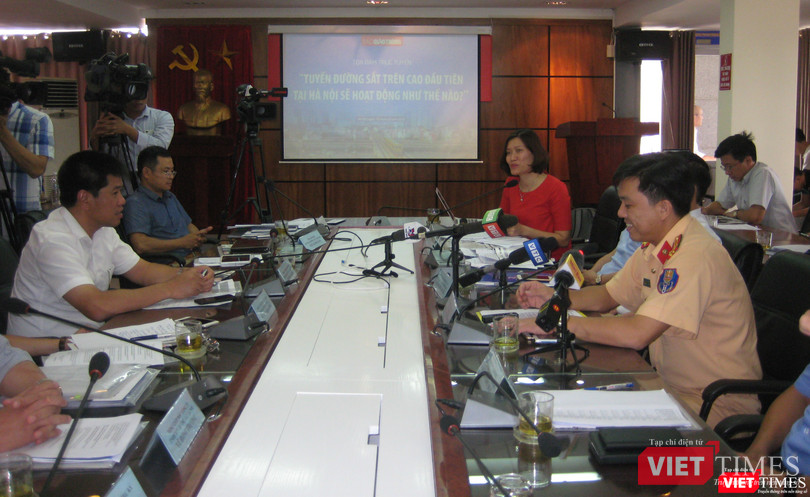 Quang cảnh buổi tọa đàm "Tuyến đường sắt trên cao đầu tiên tại Hà Nội sẽ hoạt động như thế nào?"