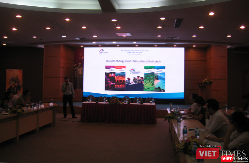 ông Vũ Quốc Trí - Chánh văn phòng Tổng cục Du lịch báo cáo tổng thể về du lịch thông minh