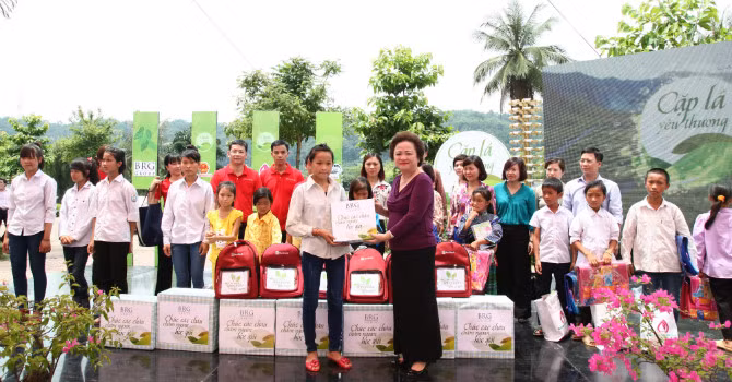 Doanh nghiệp nên coi trọng hoạt động từ thiện vì cộng đồng (ảnh: Bizlive)