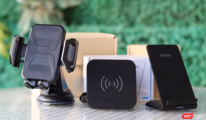 Sạc không dây có rất nhiều hình thức: sạc đứng, sạc nằm và sạc dùng cho xe hơi