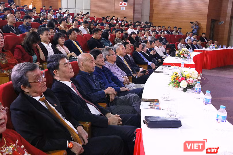 Các cựu lãnh đạo Bộ, ngành và lãnh đạo Hội tham dự Lễ ra mắt Viện Ứng dụng công nghệ và Chuyển đổi số