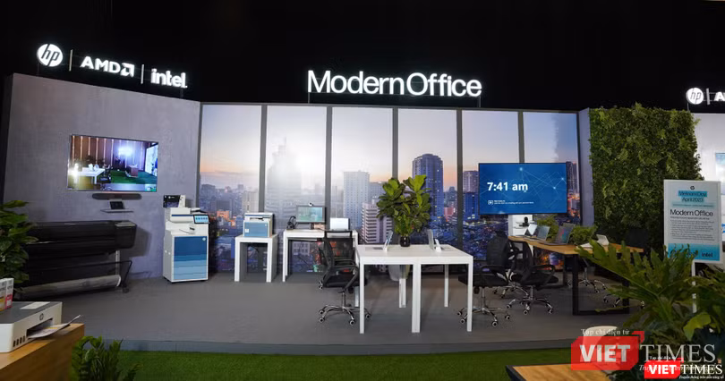Mô hình văn phòng làm việc hiện đại của HP với các thiết bị do hãng này sản xuất - từ các mẫu laptop cho đến máy in, thiết bị hội nghị từ xa Poly, phụ kiện chơi game HyperX Mô hình văn phòng làm việc hiện đại của HP với các thiết bị do hãng này sản xuất - từ các mẫu laptop cho đến máy in, thiết bị hội nghị từ xa Poly, phụ kiện chơi game HyperX