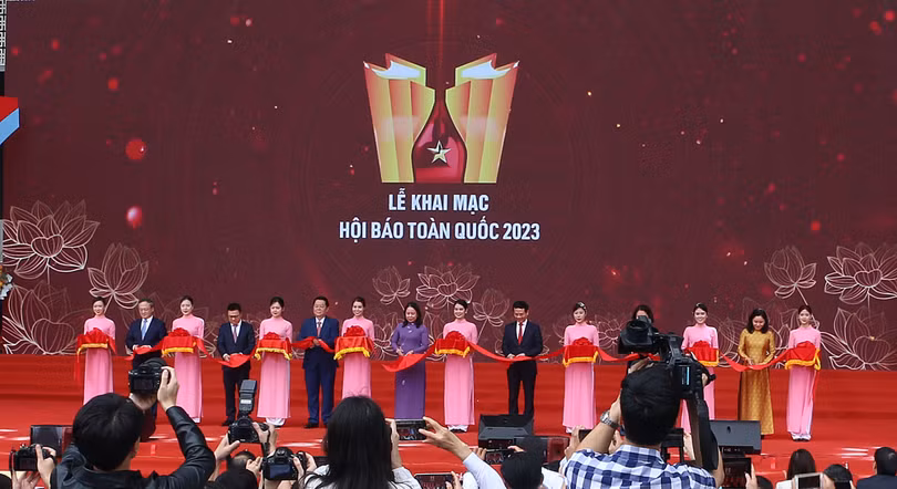 Lãnh đạo Đảng và Nhà nước cắt băng khai mạc Hội báo toàn quốc 2023 