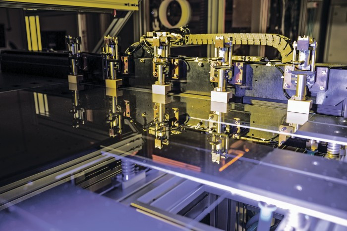 Cuộc chiến "tứ đại gia" tranh giành "miếng bánh" màn hình OLED ảnh 1