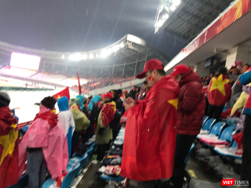 Không khí trận bóng lịch sử của U23 Việt Nam: Chút tiếc nuối phút cuối ảnh 36