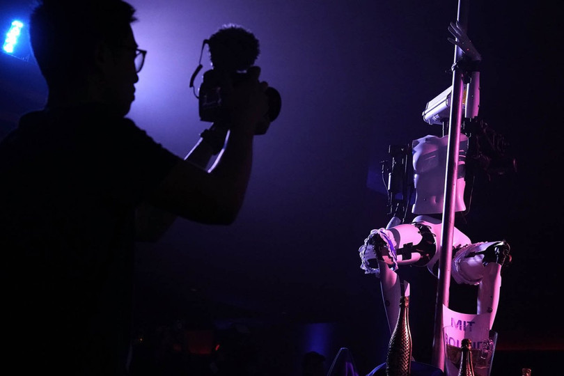 Xuất hiện Robot múa cột thoát y tại triển lãm CES 2018 ảnh 8