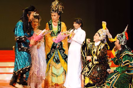 Sân khấu cải lương một thời rất đông khán giả nay cũng đang gặp nhiều thách thức. Ảnh: Vietnamtourism.