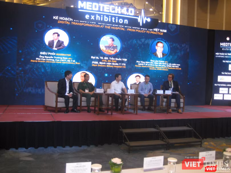 Các diễn giả trong phần giao lưu của hội thảo