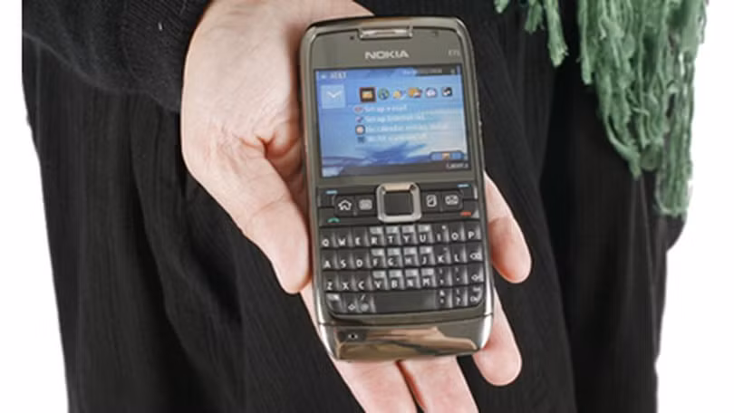 Cùng hoài cổ với 6 mẫu smartphone ra đời cách đây 10 năm ảnh 5