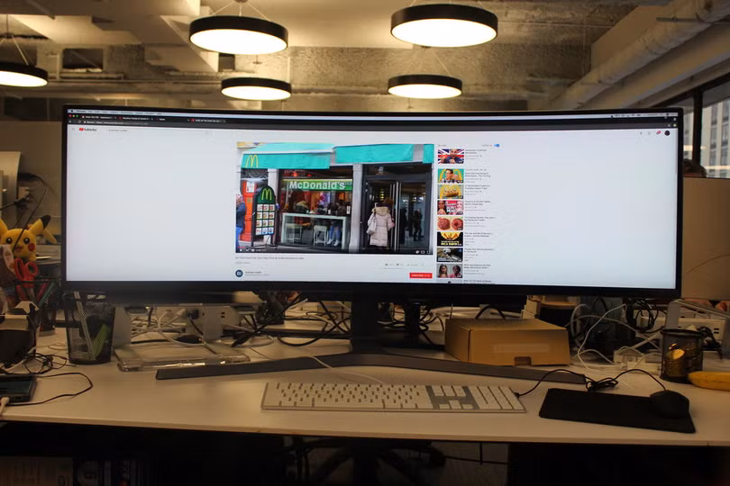 Website, YouTube và các ứng dụng sẽ hiển thị như thế nào trên màn hình siêu rộng này? ảnh 3