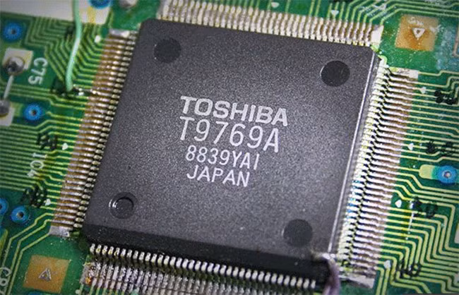 Toshiba phải bán bộ phận sản xuất bộ nhớ lưu trữ