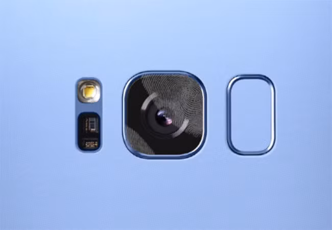 camera Galaxy S8 rất dễ dính dấu vân tay 
