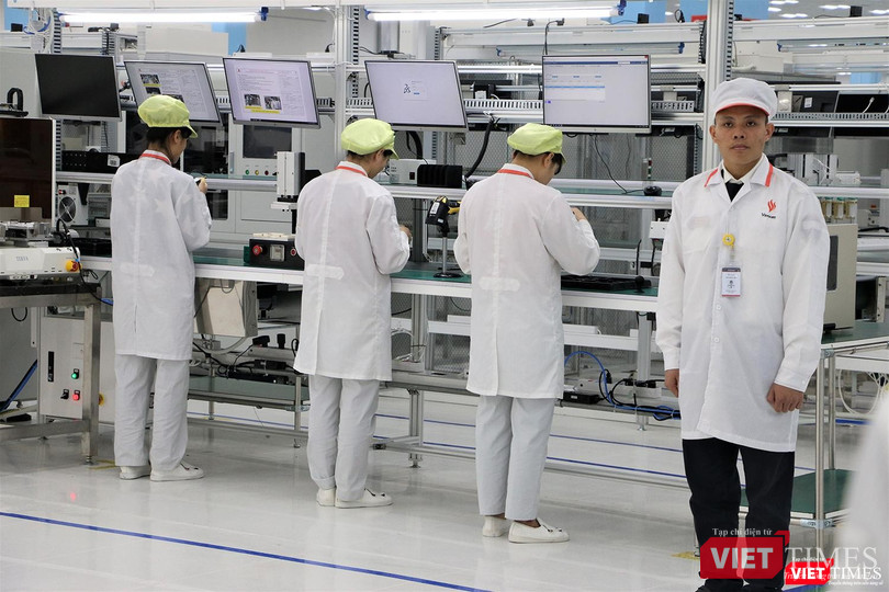 Bên trong nhà máy sản xuất điện thoại thông minh thương hiệu Vsmart