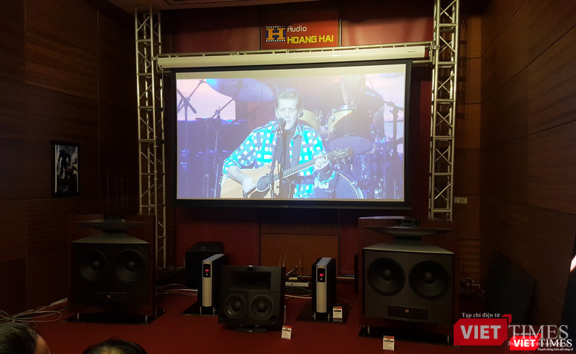 Chiêm ngưỡng những cặp loa tiền tỷ tại Triển lãm nghe nhìn Việt Nam 2017 ảnh 4