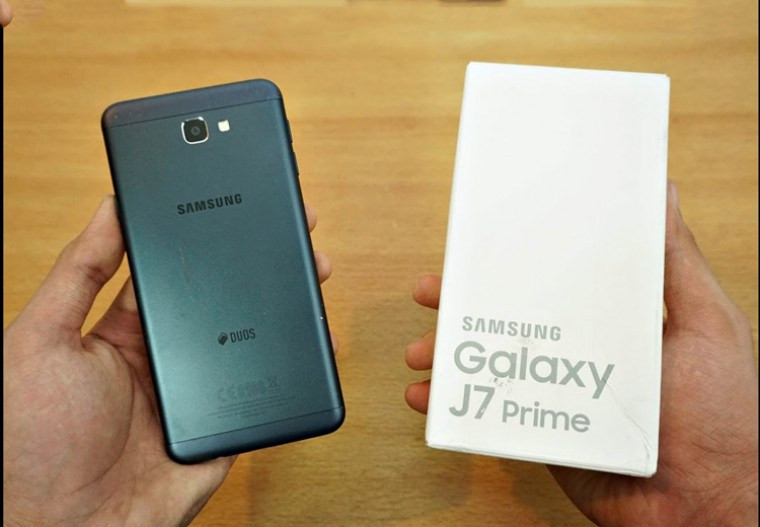 Mẫu điện thoại nào bán chạy nhất tháng 11 tại Việt Nam? ảnh 2