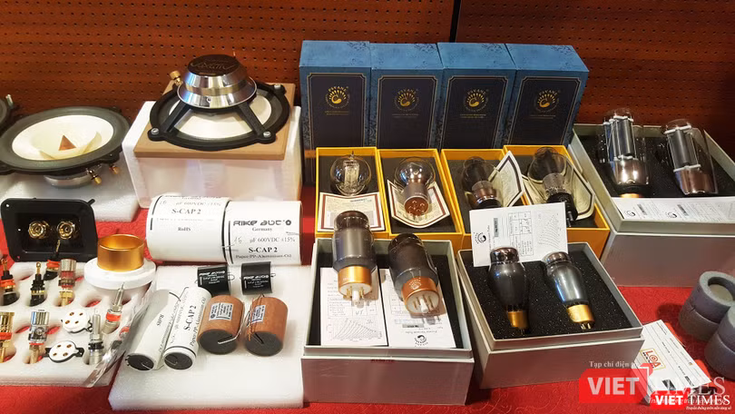 Chiêm ngưỡng những cặp loa tiền tỷ tại Triển lãm nghe nhìn Việt Nam 2017 ảnh 16