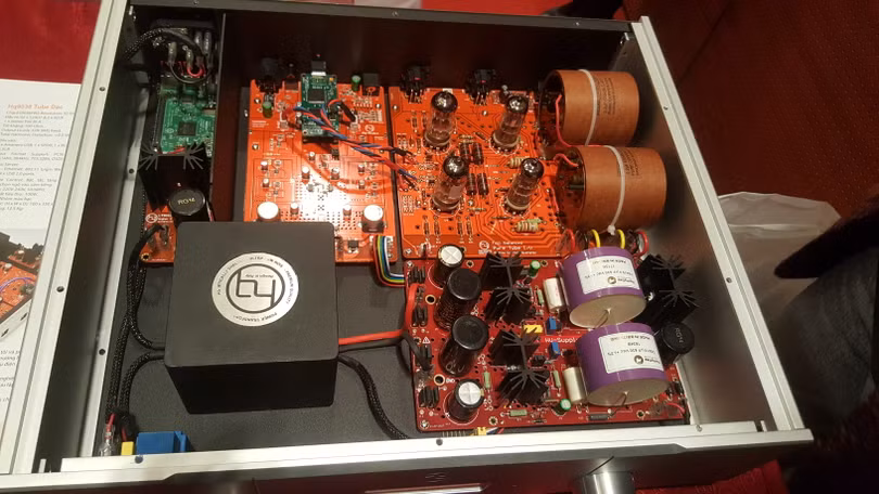 Chiêm ngưỡng những cặp loa tiền tỷ tại Triển lãm nghe nhìn Việt Nam 2017 ảnh 17