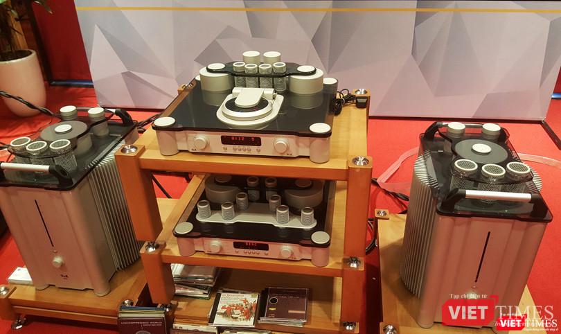 Chiêm ngưỡng những cặp loa tiền tỷ tại Triển lãm nghe nhìn Việt Nam 2017 ảnh 3