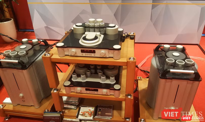 Chiêm ngưỡng những cặp loa tiền tỷ tại Triển lãm nghe nhìn Việt Nam 2017 ảnh 3