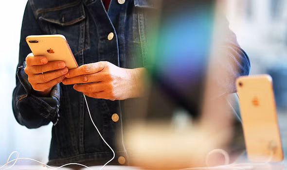 Apple có thể bị phạt 11,5 tỷ USD sau khi thừa nhận cố tình làm chậm iPhone đời cũ ảnh 1