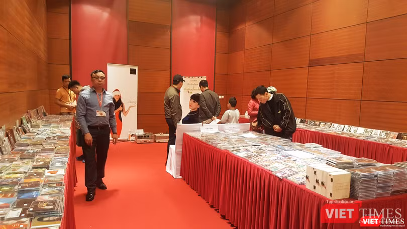 Chiêm ngưỡng những cặp loa tiền tỷ tại Triển lãm nghe nhìn Việt Nam 2017 ảnh 29