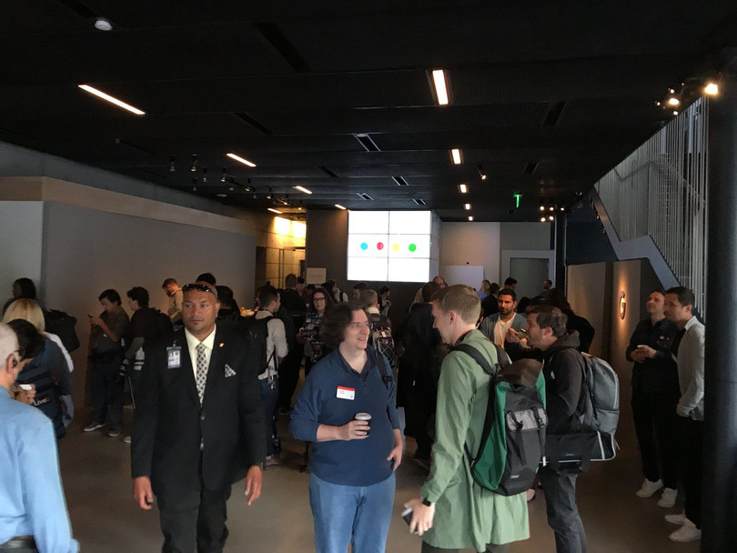 Google Pixel 2 và Pixel 2 XL đã ra mắt: công nghệ camera AR giống iPhone X, giá khởi điểm 649 USD và 849 USD ảnh 42