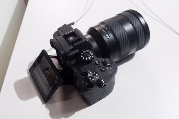 Sony tung ra máy ảnh A7R III thách thức các mẫu full-frame của Canon ảnh 7