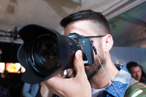 Sony tung ra máy ảnh A7R III thách thức các mẫu full-frame của Canon ảnh 4