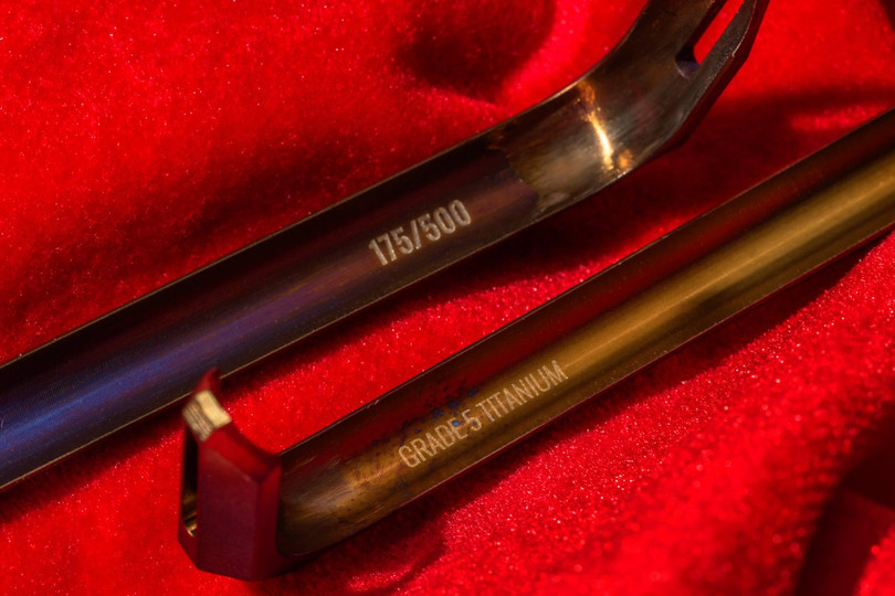 Chiêm ngưỡng bộ ốp viền có giá đắt hơn cả iPhone X ảnh 4