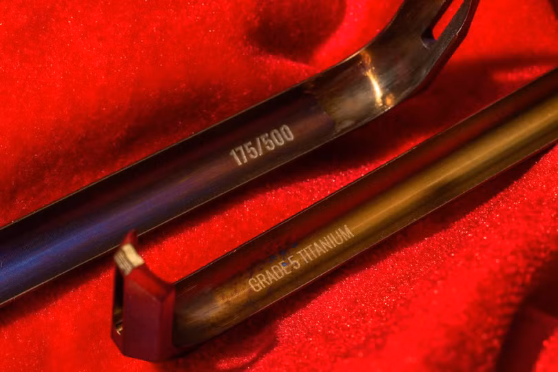 Chiêm ngưỡng bộ ốp viền có giá đắt hơn cả iPhone X ảnh 4