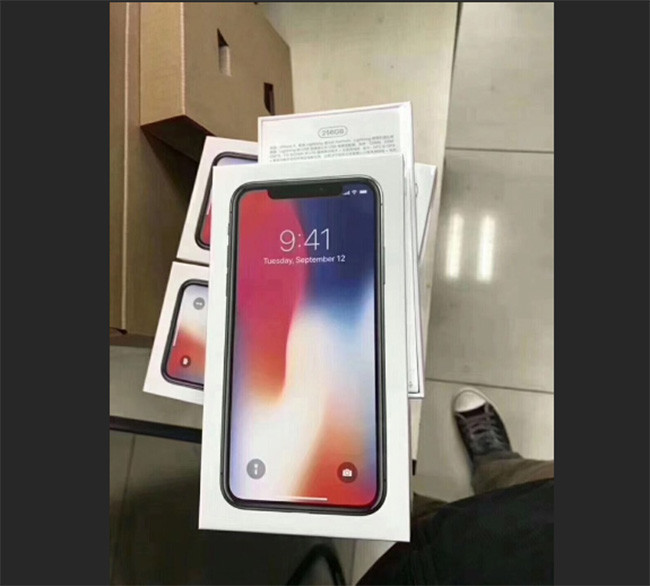 Hình ảnh và video iPhone X “xếp hàng ngay ngắn” chuẩn bị lên kệ ảnh 2