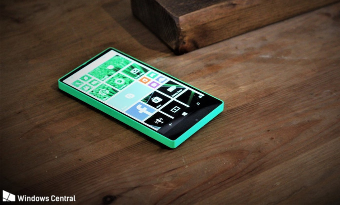 Chiêm ngưỡng smartphone viền siêu mỏng "suýt ra mắt" của Microsoft ảnh 1