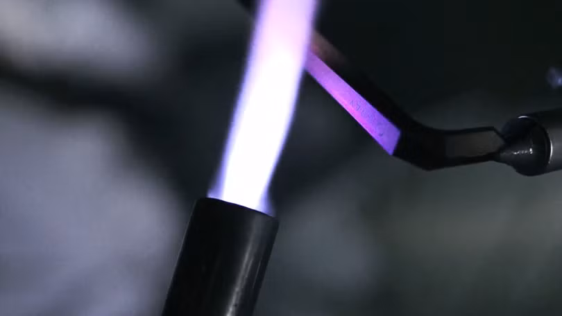 Chiêm ngưỡng bộ ốp viền có giá đắt hơn cả iPhone X ảnh 5