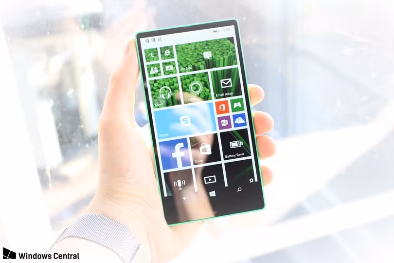 Lumia Vela với viền siêu mỏng đã bị Microsoft hủy bỏ (ảnh; Windows Central)