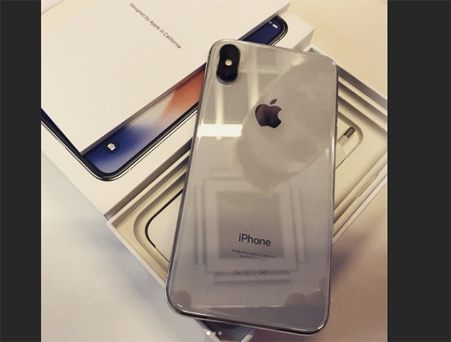 Hình ảnh và video iPhone X “xếp hàng ngay ngắn” chuẩn bị lên kệ ảnh 1