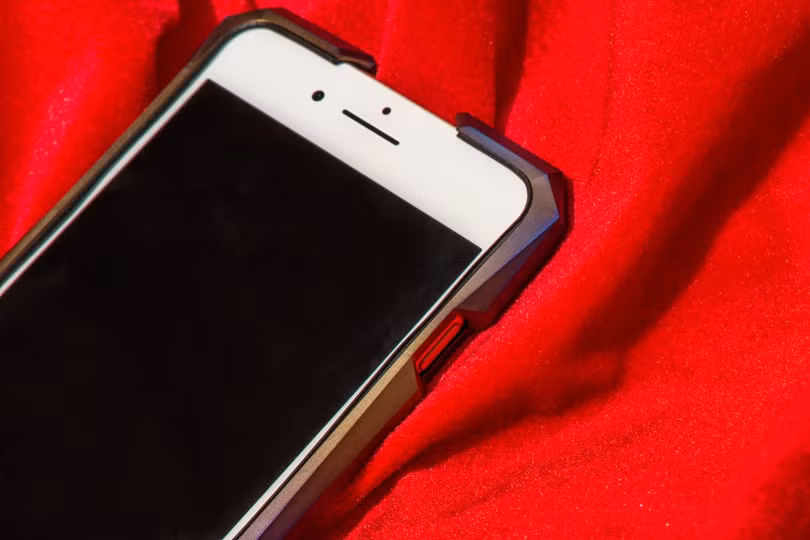 Chiêm ngưỡng bộ ốp viền có giá đắt hơn cả iPhone X ảnh 8