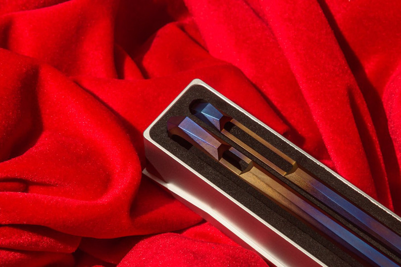 Chiêm ngưỡng bộ ốp viền có giá đắt hơn cả iPhone X ảnh 3