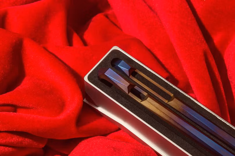 Chiêm ngưỡng bộ ốp viền có giá đắt hơn cả iPhone X ảnh 3