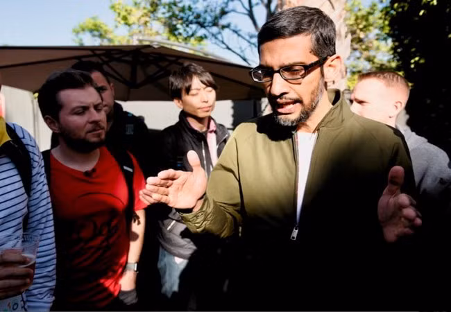 Ông Sundar Pichai, CEO của Google trả lời các phóng viên tại Google I/O 2018 (Ảnh Business Insider)
