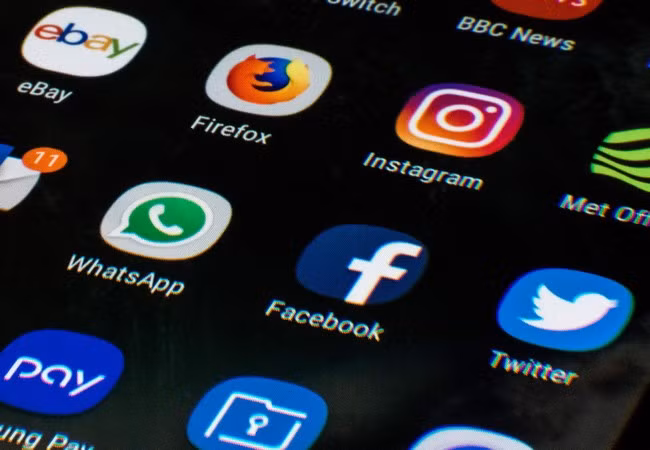 Xét về lượng thời gian người dùng vào ứng dụng mạng xã hội hàng ngày, vị trí số 1 của Facebook đang bị các ứng dụng khác đe dọa nghiêm trọng (Ảnh Getty Images)