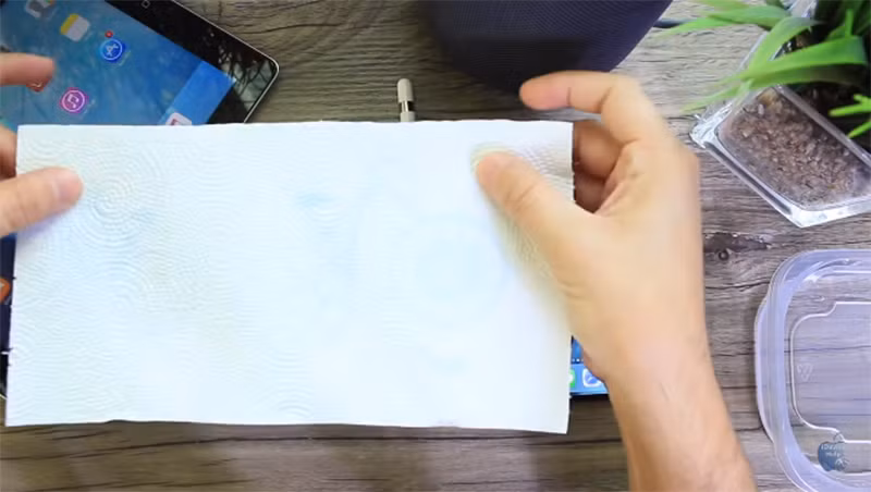 "Đạo cụ" là một tờ giấy ăn