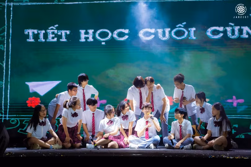 Tiết mục của khối Song bằng Tú tài