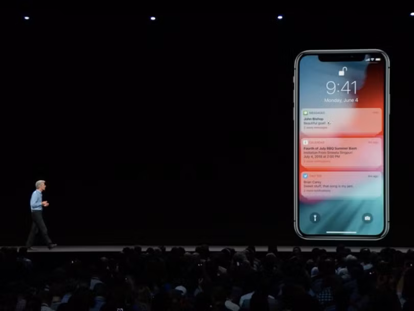Craig Federighi, Phó Chủ tịch Apple trình bày về tính năng nhóm thông báo trên iOS (ảnh: Business Insider) 