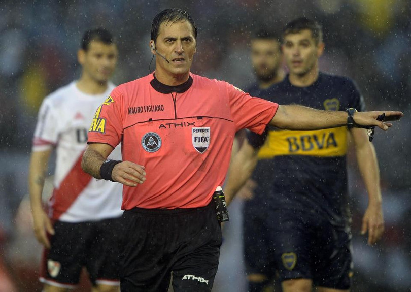 Ông Vigliano được công nhận là trọng tài FIFA từ năm 2013 Ông Vigliano được công nhận là trọng tài FIFA từ năm 2013