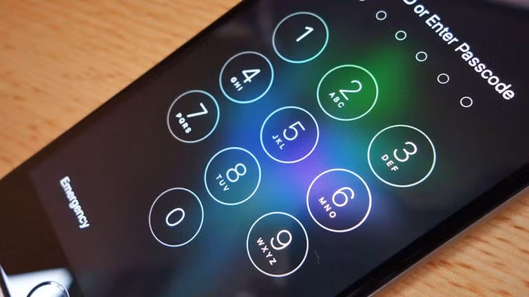 Cơ chế bảo vệ iPhone, iPad bằng mật mã có bị qua mặt bởi những thủ thuật đơn giản (ảnh: PopularMechanics)