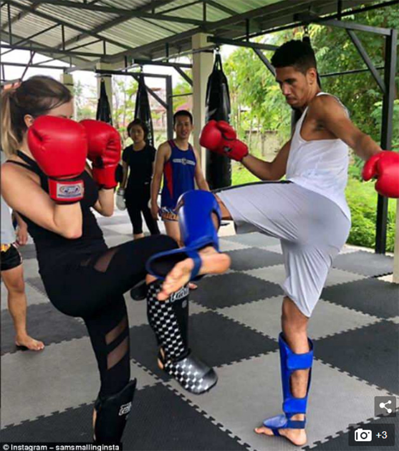 Trung vệ MU tập Muay Thai