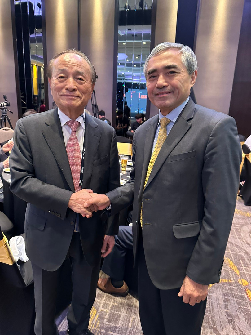 ông Oh Myoung - nguyên Phó Thủ tướng Hàn Quốc (bên trái) và ông Nguyễn Minh Hồng- Chủ tịch Hội Truyền thông số Việt Nam tại Hội nghị Thượng đỉnh Blockchain Việt - Hàn diễn ra ngày 23/12 tại TP.HCM ông Oh Myoung - nguyên Phó Thủ tướng Hàn Quốc (bên trái) và ông Nguyễn Minh Hồng- Chủ tịch Hội Truyền thông số Việt Nam tại Hội nghị Thượng đỉnh Blockchain Việt - Hàn diễn ra ngày 23/12 tại TP.HCM